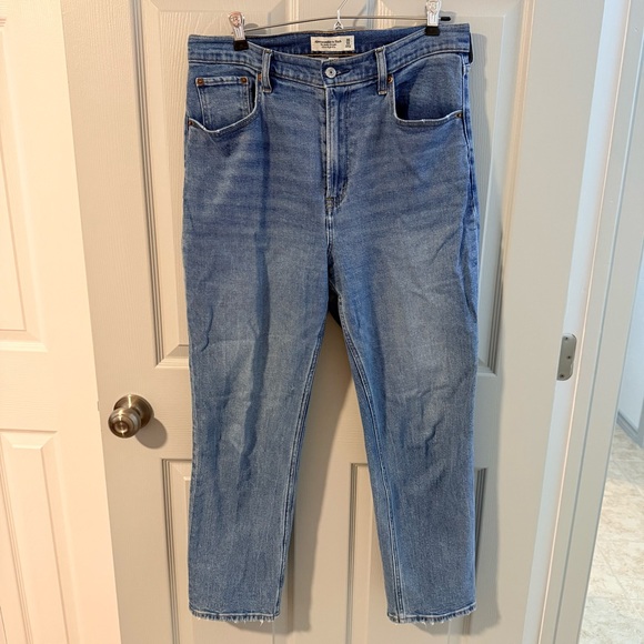 Abercrombie & Fitch Denim - Abercrombie & Fitch Curve Live Ultra High Rise Ankle Straight Jeans